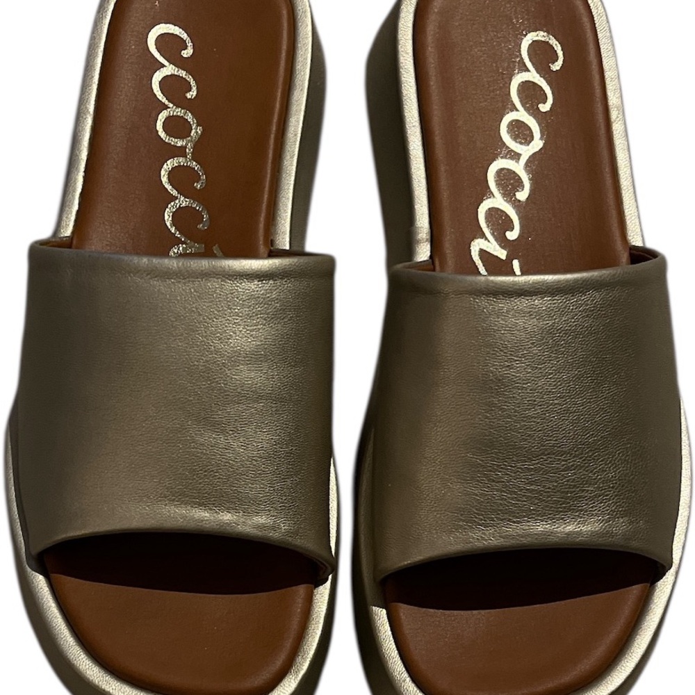 CCOCCI Gold Mules Comfortable Leather-Like Design (NWOT)